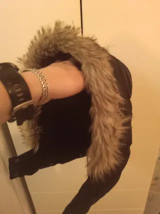 Capucha anorak negra con pelo