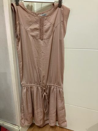 Vestido Pull&Bear rosa fruncido