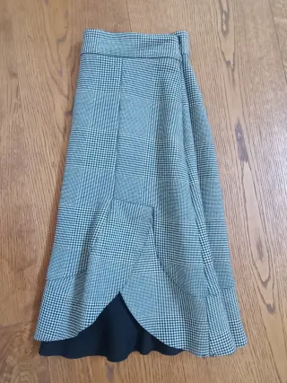 Falda con volante a cuadros