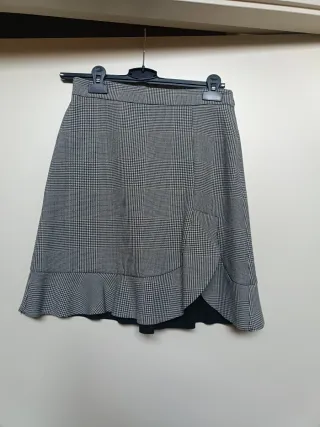 Falda con volante a cuadros