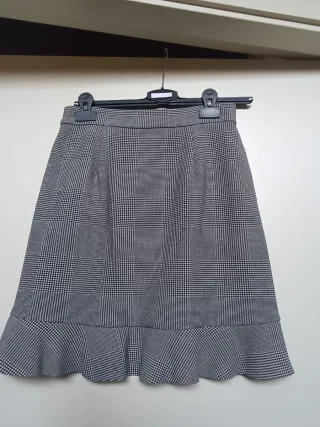 Falda con volante a cuadros