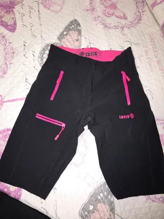 Pantalones cortos de montaña IZAS negros y rosas
