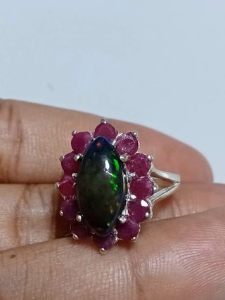 Anillo Ópalo Negro y Rubí Natural