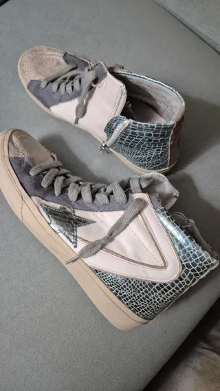 Sneakers sportive grigie, terracotta e bianche