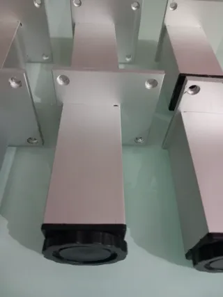 Patas de Mueble Aluminio Regulables (8 unds) 10 cm