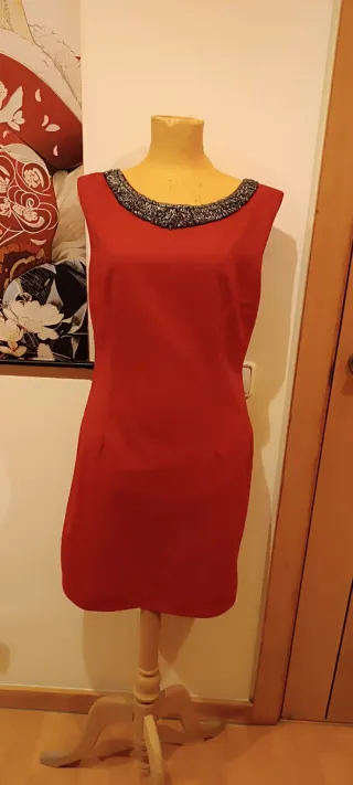 Vestido rojo con pedrería