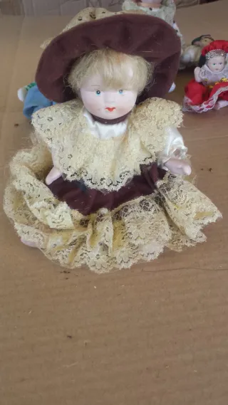 Set di 13 bambole in porcellana collezione sono tredici