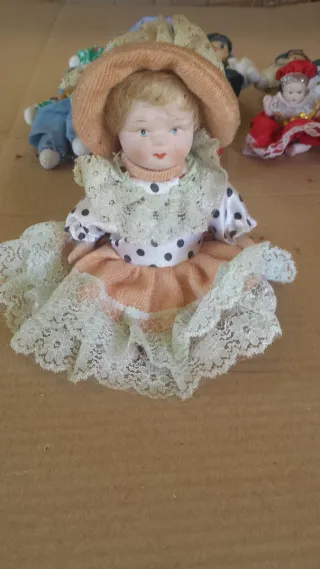 Set di 13 bambole in porcellana collezione sono tredici