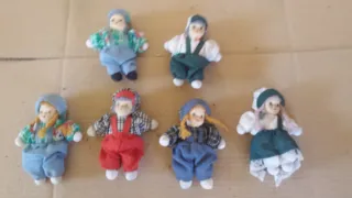 Set di 13 bambole in porcellana collezione sono tredici