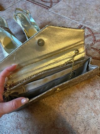 Zapatos y bolso de vintage dorados