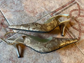 Zapatos y bolso de vintage dorados