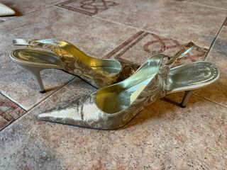Zapatos y bolso de vintage dorados