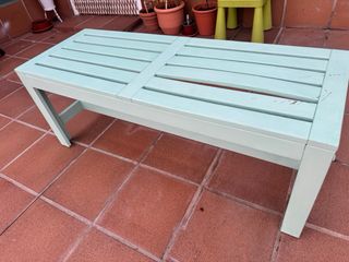 Banco de madera color verde menta