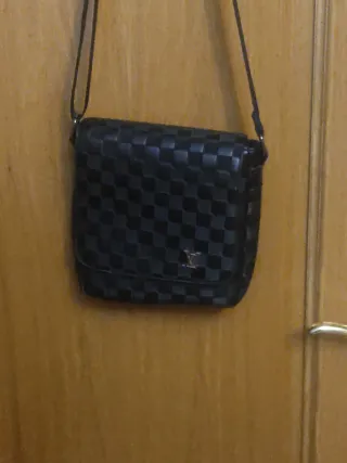 Bandolera Louis Vuitton Negra