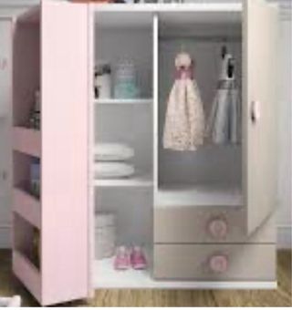 Mobiletto con cassetti e armadio per bambini