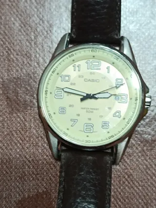 Reloj Casio Beige y Marrón