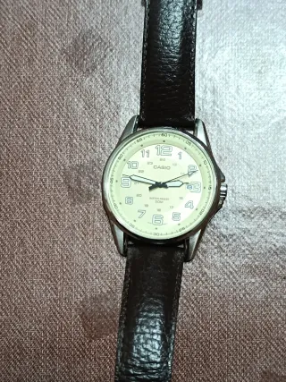 Reloj Casio Beige y Marrón