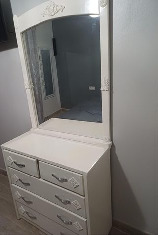 Tocador de maquillaje hecho a mano