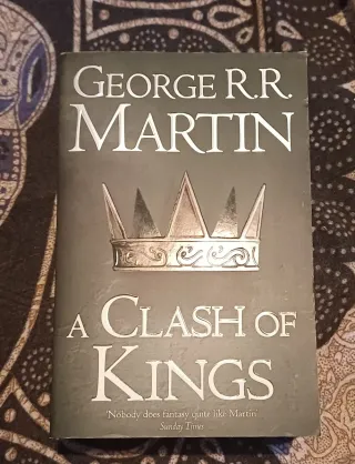 Libro Clash of Kings en perfectas condiciones