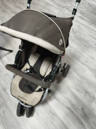 Carrito de bebé gris