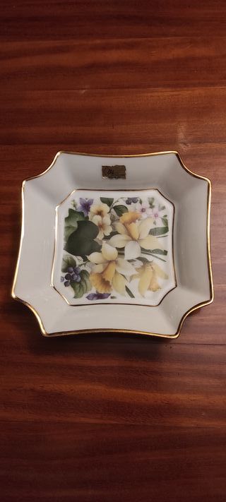 Cenicero de porcelana con flores