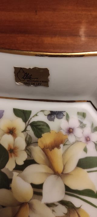 Cenicero de porcelana con flores