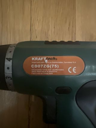 Atornillador Kraft 18V con cargador y baterías