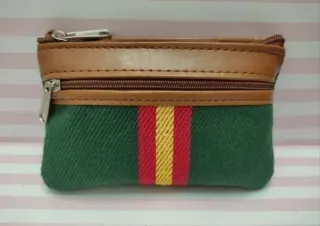 NOVEDAD! MONEDERO VERDE CON BANDERA