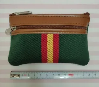 NOVEDAD! MONEDERO VERDE CON BANDERA