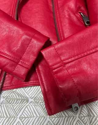 Chaqueta polipiel roja niña