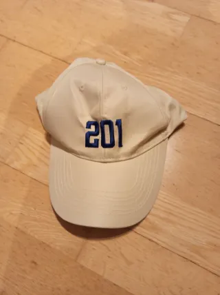 Gorra Nesquik Beige con número 201