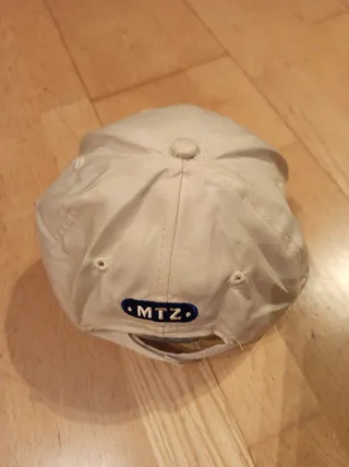 Gorra Nesquik Beige con número 201