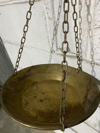 Bilancia antica in ottone con catene