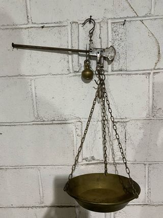 Bilancia antica in ottone con catene