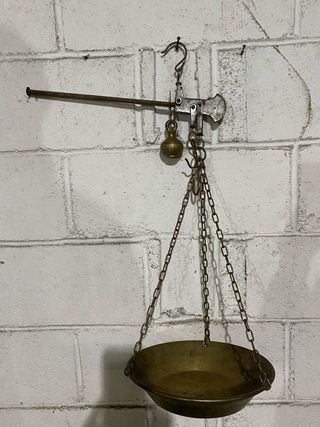 Bilancia antica in ottone con catene
