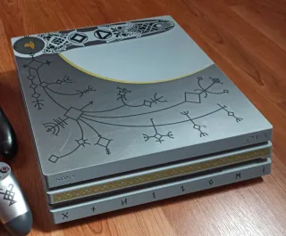 PS4 Pro Edizione God of War Argento