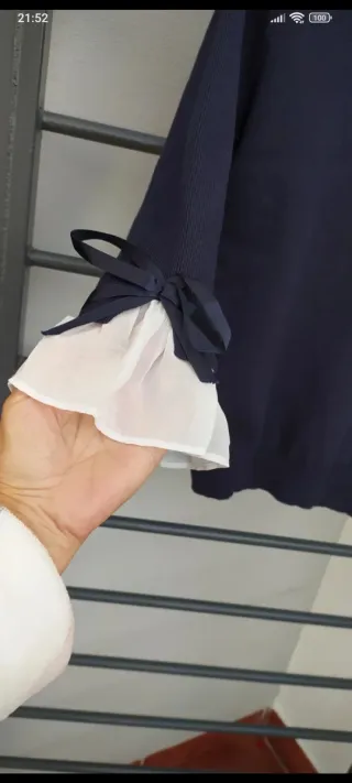 Jersey punto azul con lazos blancos