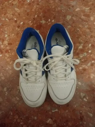 Zapatillas Adidas Blancas y Azules