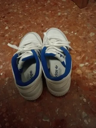 Zapatillas Adidas Blancas y Azules