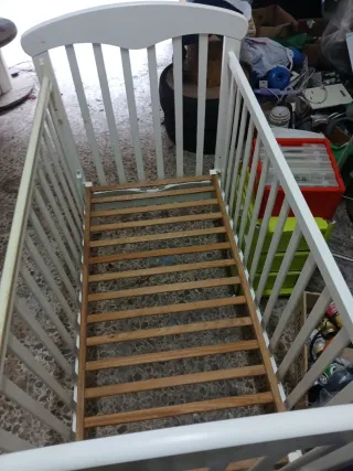 Culla bianca per neonati