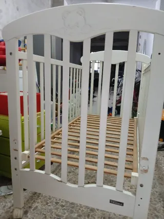 Culla bianca per neonati