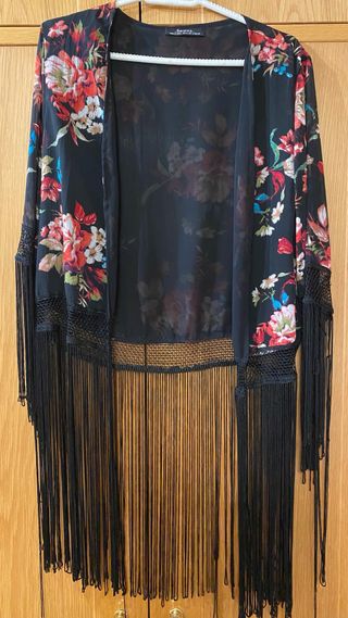 Kimono Bershka flores flecos talla única