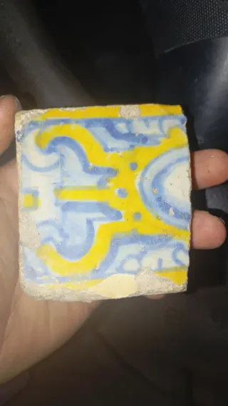 Azulejo antiguo decorado