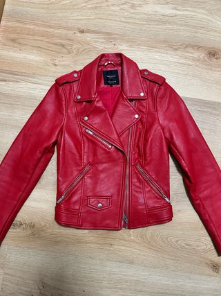 Cazadora polipiel roja Zara