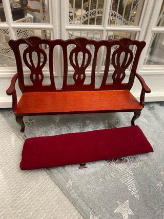 Divano per casa delle bambole