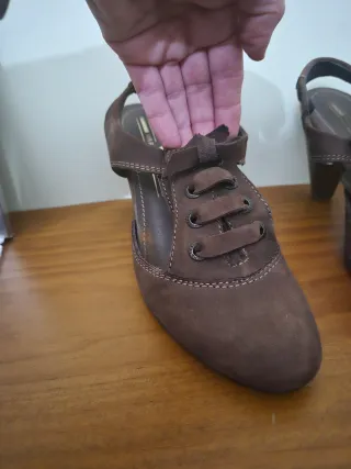 Zapatos de tacón con lazos talla 34