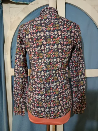 Camisa de manga larga con calaveras