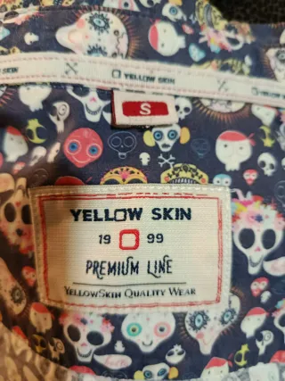 Camisa de manga larga con calaveras