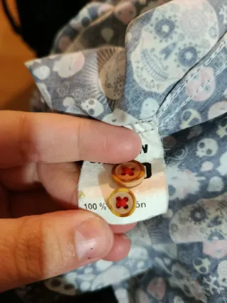 Camisa de manga larga con calaveras