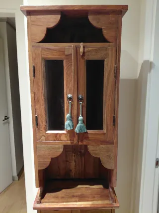 Vitrina o alacena de madera maciza